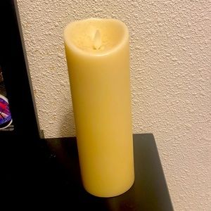 Long lasting light up candle